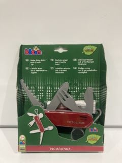 QTY OF ITEMS TO INCLUDE CAT LITTER PICKERS, 3+ KIDS KNIFE SET