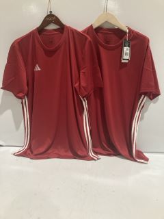 BOX OF CLOTHES INCLUDING ADIDAS RED TSHIRT XL