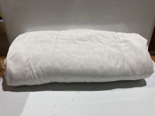 QTY OF BEDDING ITEMS TO INCLUDE SOFT COMFORT BLANKET