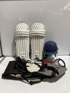 QTY OF SPORTING ITEMS TO INCLUDE KOOKABURRA CRICKET HELMET