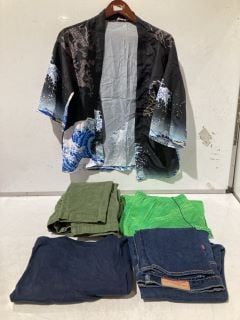 QTY OF ASSORTED CLOTHING TO INCLUDE BOYS NIKE SB TEE - BLUE/NAVY/LIME SIZE 8-10YRS