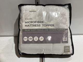 QTY OF BEDDING ITEMS TO INCLUDE MICROFIBRE MATTRESS TOPPER - SINGLE