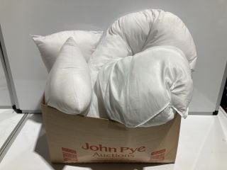 QTY OF BEDDING ITEMS TO INCLUDE SOFT COTTON PILLOWS