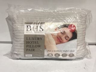 BOX OF BEDDING ITEMS TO INCLUDE SLUMBERDOWN 'CHILLY NIGHTS' KING DUVET