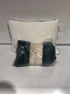 BOX OF BEDDING ITEMS TO INCLUDE SIGNATURE COLLECTION VELVET & FAUX FUR LARGE THROW