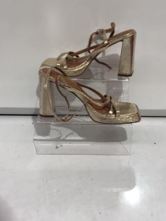 BOX OF ASSORTED WOMEN'S SHOES TO INCLUDE GOLD SQUARE TOE HEELS