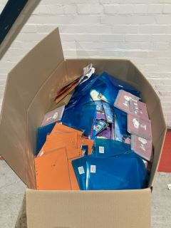 1 X PALLET OF ASSORTED ITEMS TO INCLUDE PLANNERS BINDERS