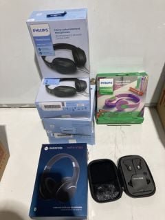 QTY OF ASSORTED ITEMS TO INCLUDE PHILIPS 2000 SERIES HEADPHONES