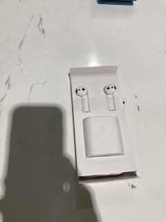 2 X MI TRUE WIRELESS EARPHONES 2