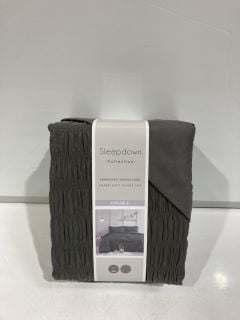 QTY OF SLEEPDOWN COLLECTION TO INCLUDE DOUBLE SUPER SOFT DUVET SET