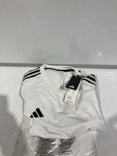 QTY OF ASSORTED CLOTHING TO INCLUDE ADIDAS TIRO 23 WHITE JERSEY UK XL