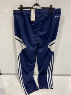 QTY OF ASSORTED CLOTHING ITEMS TO INCLUDE ADIDAS BLUE JOGGING BOTTOMS UK XL