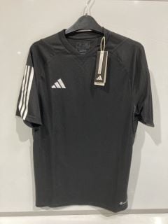 QTY OF ASSORTED CLOTHING ITEMS TO INCLUDE ADIDAS BLACK JERSEY UK S