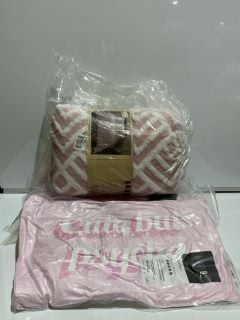 QTY OF ASSORTED ITEMS TO INCLUDE SLEEPDOWN GEO JACQUARD FLEECE THERMAL WARM COSY SUPER SOFT DUVET