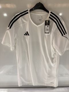 QTY OF ASSORTED ITEMS TO INCLUDE ADIDAS WHITE AND BLACK STRIPE T SHIRT SIZE M