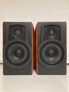 2 X BOOKSHELF SPEAKERS