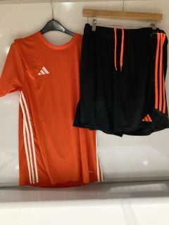 QTY OF ASSORTED CLOTHING ITEMS TO INCLUDE RED ADIDAS T SHIRT