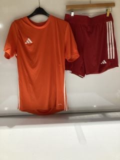 QTY OF ASSORTED CLOTHING ITEMS TO INCLUDE RED ADIDAS T SHIRT