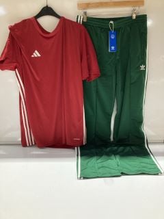 QTY OF ASSORTED CLOTHING ITEMS TO INCLUDE RED ADIDAS T SHIRT