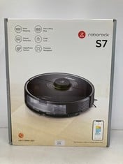 ROBOROCK S7 ROBOT HOOVER WITH ALEXA 2500PA APP MONITORING MULTI-LEVEL MAPPING CARPET DETECTION FLOATING RUBBER BRUSH AUTOMATIC LIFT SMART PET [BLACK] (TOTAL P.V.P £236) - LOCATION 36A.