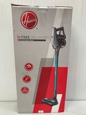 HOOVER H-FREE 300 HYDRO HF322YHM CORDLESS HOOVER, BAGLESS, 4 IN 1: BROOM, HANDHELD, UPRIGHT AND FLOOR CLEANER, PET AND UPHOLSTERY BRUSH, ULTRA-FAST CHARGE (TOTAL P.V.P 229€)- LOCATION 8A .