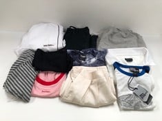 10 X GARMENTS VARIOUS BRANDS AND SIZES INCLUDING STANDARD CLOTH XL T-SHIRT (TOTAL P.V.P 543€) - LOCATION 33B.