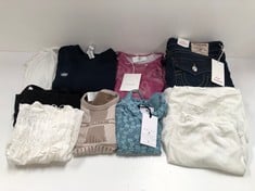 10 X GARMENTS VARIOUS BRANDS AND SIZES INCLUDING TRUE RELIGION JEANS SIZE 30 (TOTAL P.V.P. 469€) - LOCATION 37B.