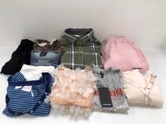 10 X GARMENTS VARIOUS BRANDS AND SIZES INCLUDING TRUE RELIGION T-SHIRT SIZE M (TOTAL P.V.P 495€) - LOCATION 45B.