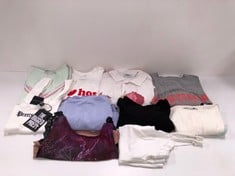 10 X GARMENTS VARIOUS BRANDS AND SIZES INCLUDING SHIRT OBEY SIZE M (TOTAL P.V.P 234€) - LOCATION 45B.