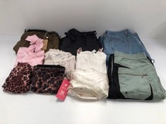 10 X GARMENTS VARIOUS BRANDS AND SIZES INCLUDING LIONESS JEANS SIZE S (TOTAL P.V.P 547€) - LOCATION 49B.