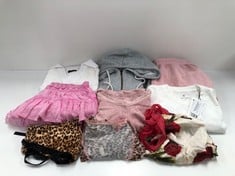 9 X GARMENTS VARIOUS BRANDS AND SIZES INCLUDING TOP OUT FROM UNDER SIZE XL (TOTAL P.V.P 200€) - LOCATION 46B.