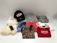 10 X GARMENTS VARIOUS BRANDS AND SIZES INCLUDING VON DUTCH CAP (TOTAL P.V.P. 368€) - LOCATION 46B.