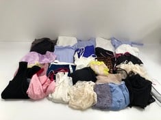 VARIETY OF WOMEN'S UNDERWEAR VARIOUS BRANDS AND SIZES (TOTAL P.V.P 954€) - LOCATION 34B.