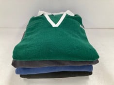 4 X JERSEYS VARIOUS BRANDS AND SIZES INCLUDING GREEN REEBOK JERSEY SIZE M - LOCATION 22B.