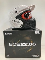 MOTORBIKE FULL FACE HELMET BRAND L52 HELMETS ECE22.06 WHITE COLOUR SIZE XS - LOCATION 27B.