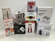 9 X KITCHEN ITEMS INCLUDING BIALETTI COFFEE MACHINE SILVER COLOUR - LOCATION 32B.