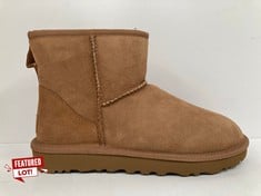 UGG BOOTS MODEL W CLASSIC MINI II SIZE 38 BROWN (TOTAL P.V.P 180€) - LOCATION 8B.