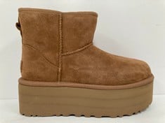 UGG BOOTS MODEL W CLASSIC MINI PLATAFORM SIZE 36 COLOUR BROWN (TOTAL P.V.P 180€) - LOCATION 8B.