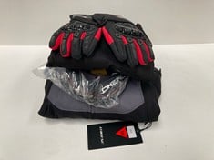 4 X MOTORBIKE ITEMS VARIOUS MAKES AND MODELS INCLUDING KEMI MOTORBIKE GLOVES SIZE L - LOCATION 9C.