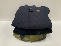 3 X JACKETS OF VARIOUS BRANDS AND SIZES INCLUDING BRANDIT JACKET SIZE M NAVY BLUE - LOCATION 13C.