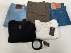 6 X GARMENTS VARIOUS BRANDS AND SIZES INCLUDING LEVIS T-SHIRT BLACK COLOUR SIZE XL - LOCATION 37C.