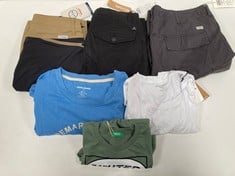 6 X GARMENTS VARIOUS BRANDS AND SIZES INCLUDING BENETTON T-SHIRT GREEN COLOUR SIZE 10-11 YEARS - LOCATION 40C.