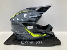 FULL FACE MOTORBIKE HELMET BRAND ONEAL COLOUR PHOSPHORESCENT YELLOW AND GREY SIZE XL - LOCATION 31C.