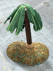 40 X STONE THE CROWS PALM TREE DISPLAY-NATURES GARD - HEIGHT 45CM - TOTAL RRP £640