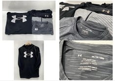 4 X ASSORTED UNDER ARMOUR CLOTHING TO INCLUDE THE TECH TEE SHIRT GREY STRIPE SIZE XS