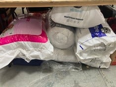 APPROX 7 X ASSORTED BEDDING TO INCLUDE SILENTNIGHT ULTRABOUNCE 4 PILLOWS