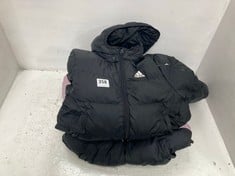 NIKE KIDS HOODED PUFFER JACKET BLACK/PINK SIZE 147-158CM TO INCLUDE ADIDAS HOODED PUFFER JACKET BLACK SIZE 6-7YRS