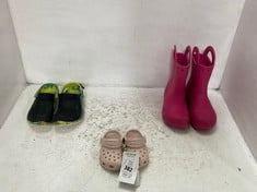 3 X ASSORTED KIDS FOOTWEAR TO INCLUDE CROCS CLASSIC CLOGS NUDE SIZE C5