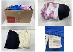 BOX OF APPROX 20 X ASSORTED ADULT CLOTHING TO INCLUDE DIVIDED ZIPPED HOODIE BLUE SIZE EUR-SM