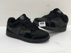 VICINITY AKIMBO! LOWS TRAINERS BLACK PHANTOM SIZE 38.5 RRP- £171